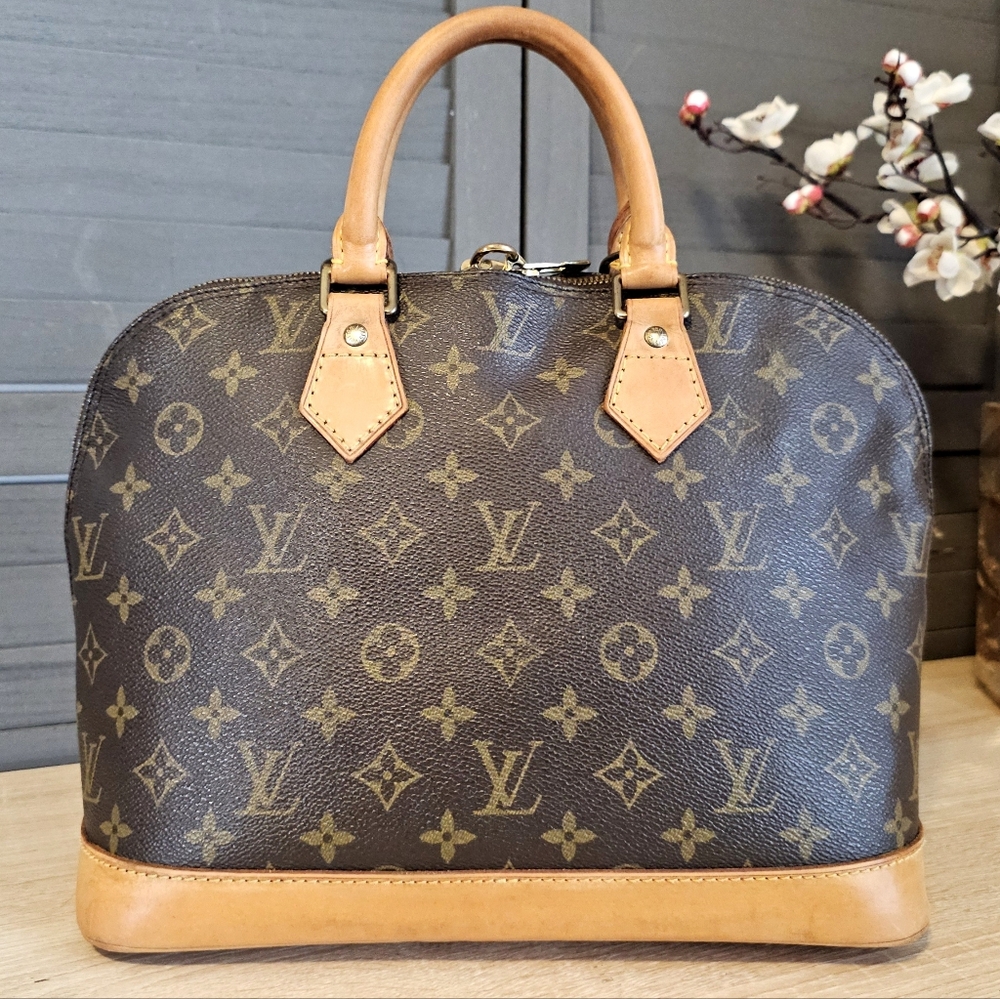 Authentic LOUIS VUITTON Monogram Alma PM Handbag - Picture 2 of 11